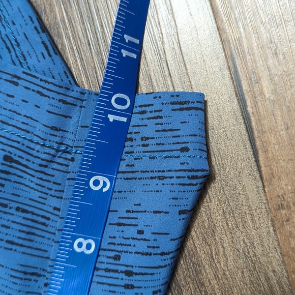 Travis Mathew Lightweight Golf Shorts Size 36 x 10" in Blue with Black Patterns - Picture 7 of 9